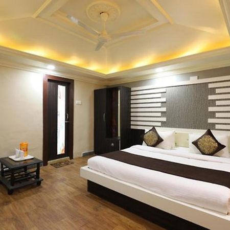 Hotel Loyal Residency Джамнагар Экстерьер фото
