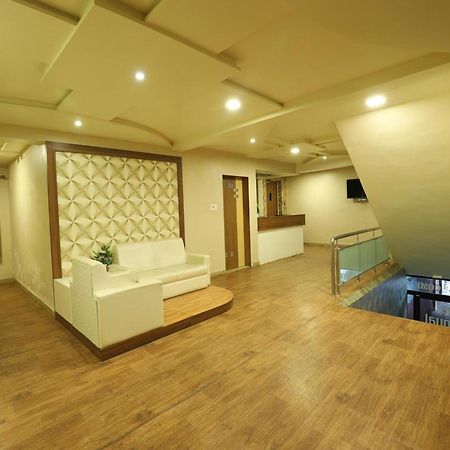 Hotel Loyal Residency Джамнагар Экстерьер фото