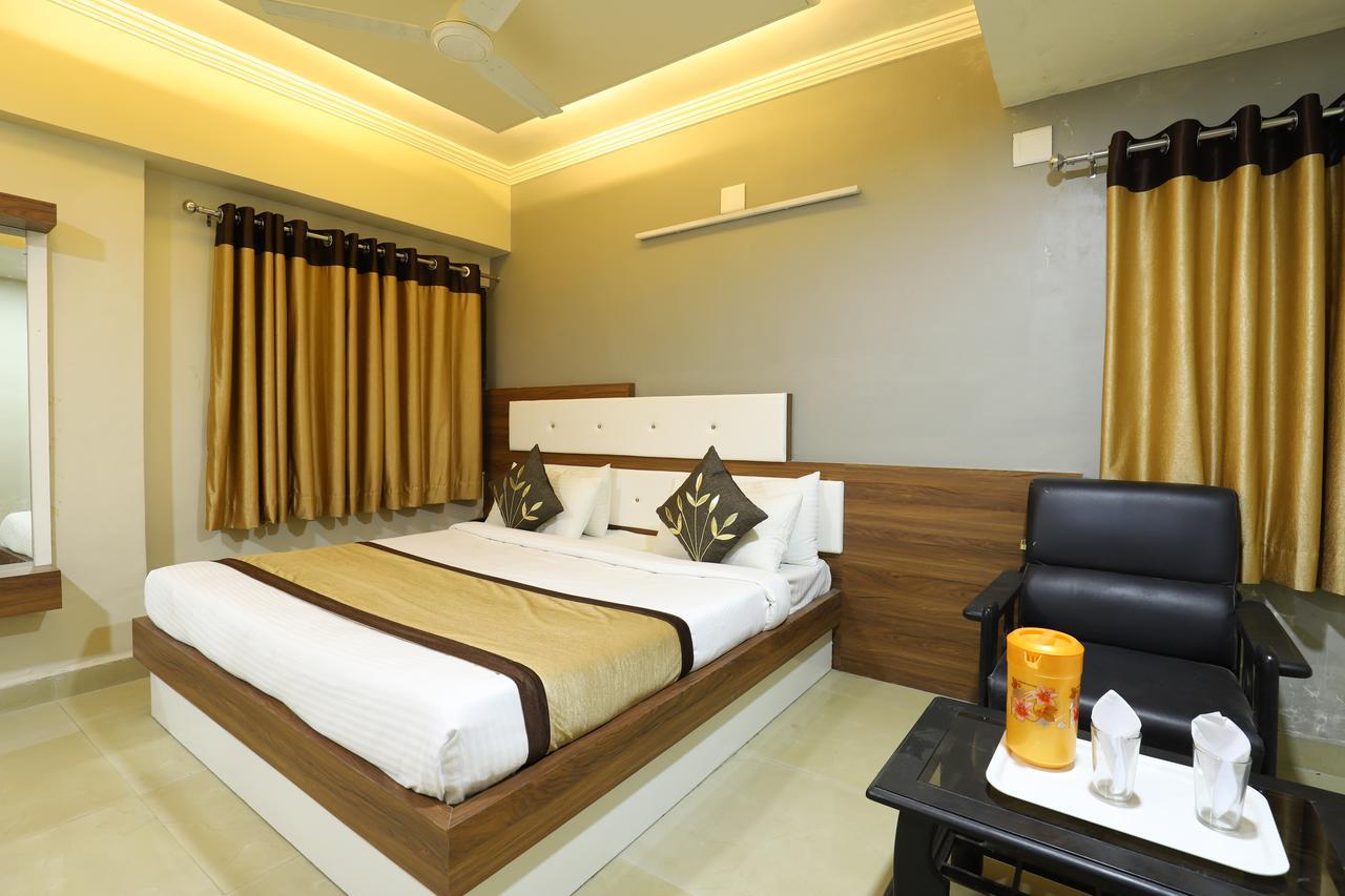 Hotel Loyal Residency Джамнагар Экстерьер фото