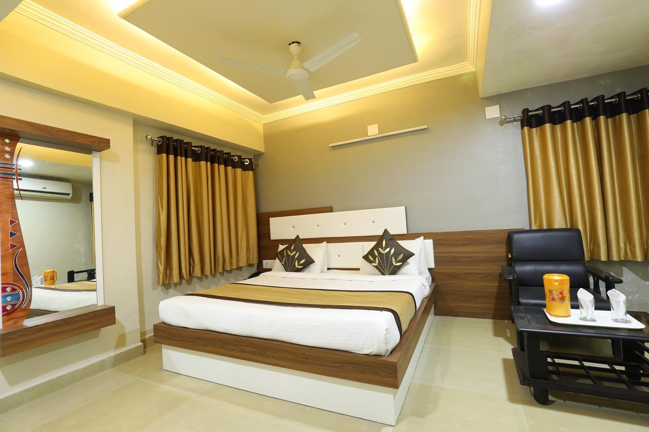 Hotel Loyal Residency Джамнагар Экстерьер фото