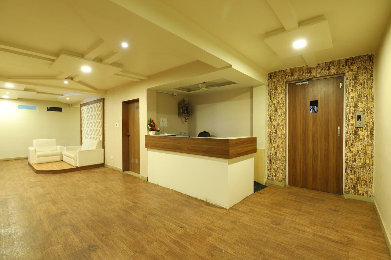 Hotel Loyal Residency Джамнагар Экстерьер фото