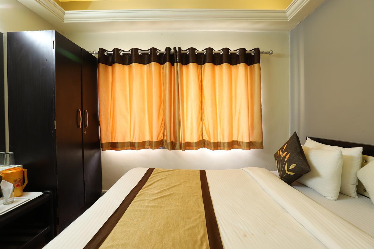 Hotel Loyal Residency Джамнагар Экстерьер фото