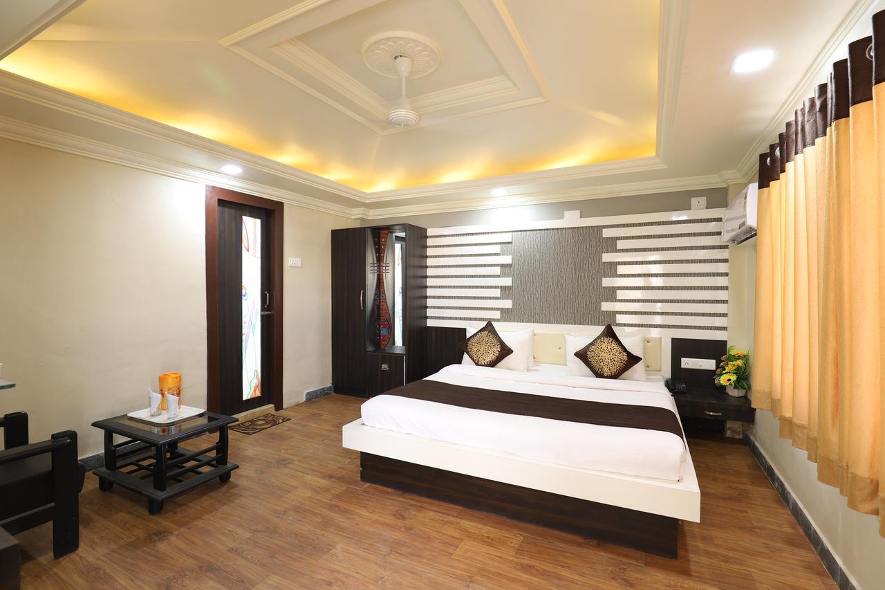 Hotel Loyal Residency Джамнагар Экстерьер фото