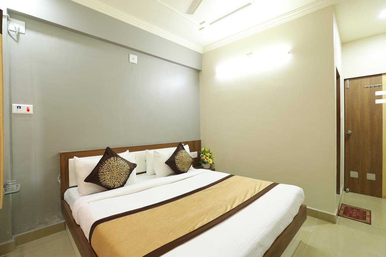 Hotel Loyal Residency Джамнагар Экстерьер фото