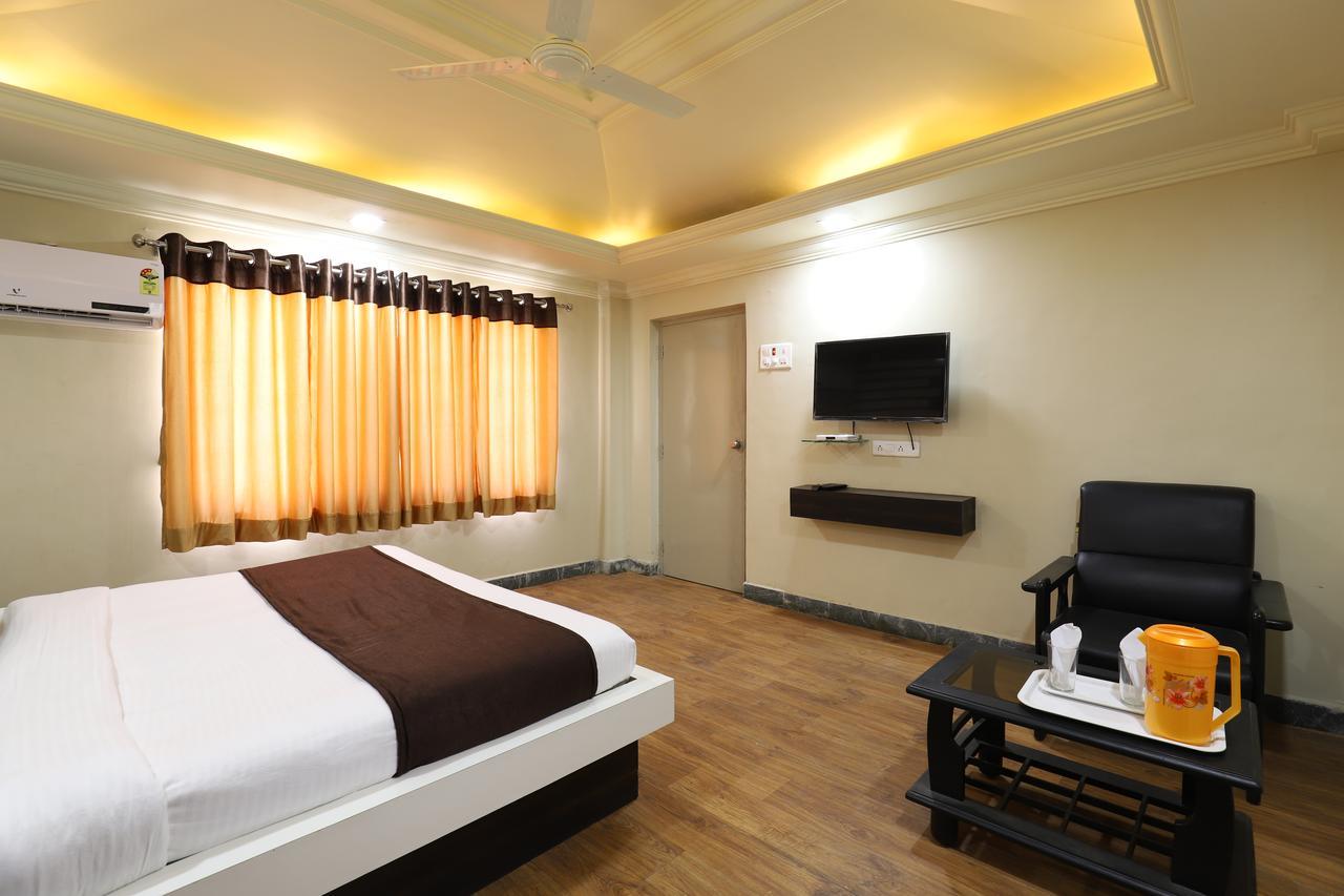 Hotel Loyal Residency Джамнагар Экстерьер фото