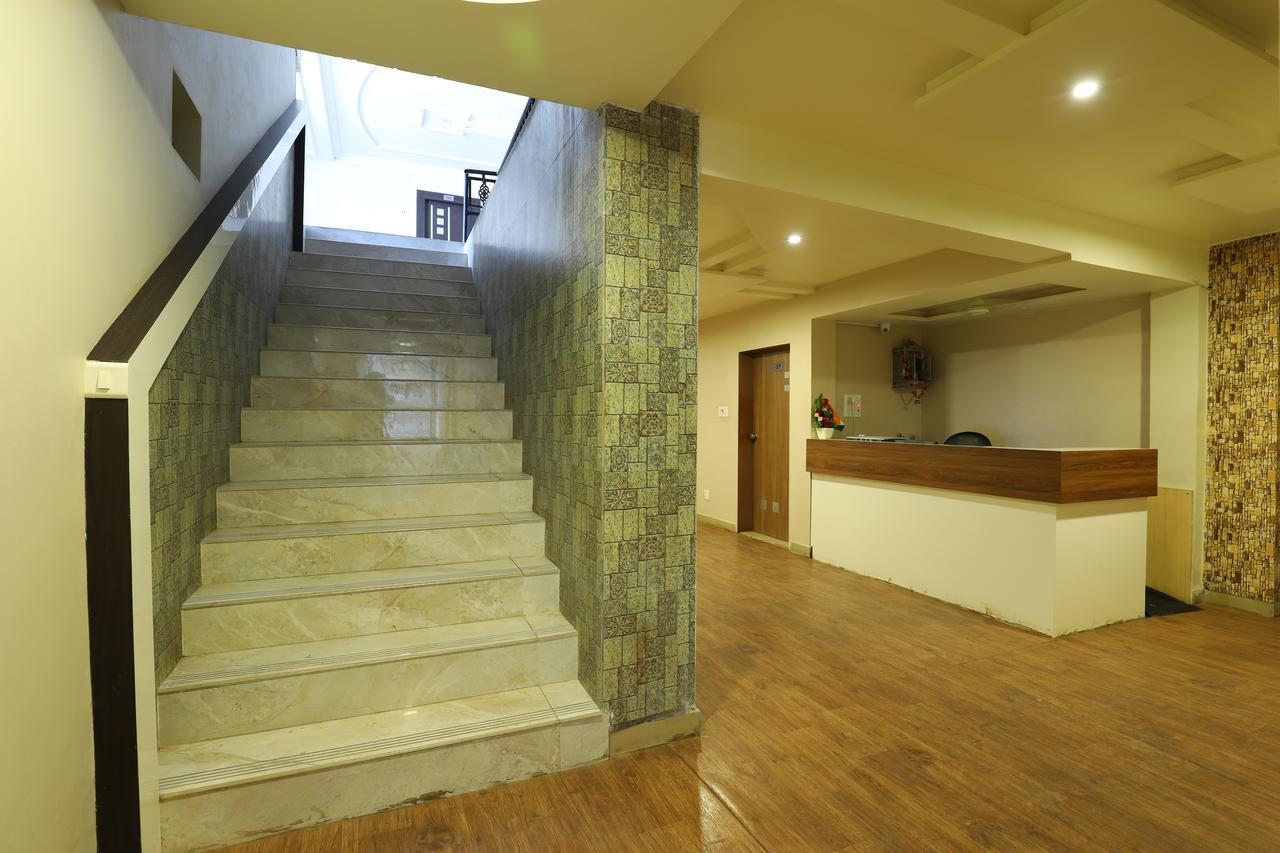 Hotel Loyal Residency Джамнагар Экстерьер фото