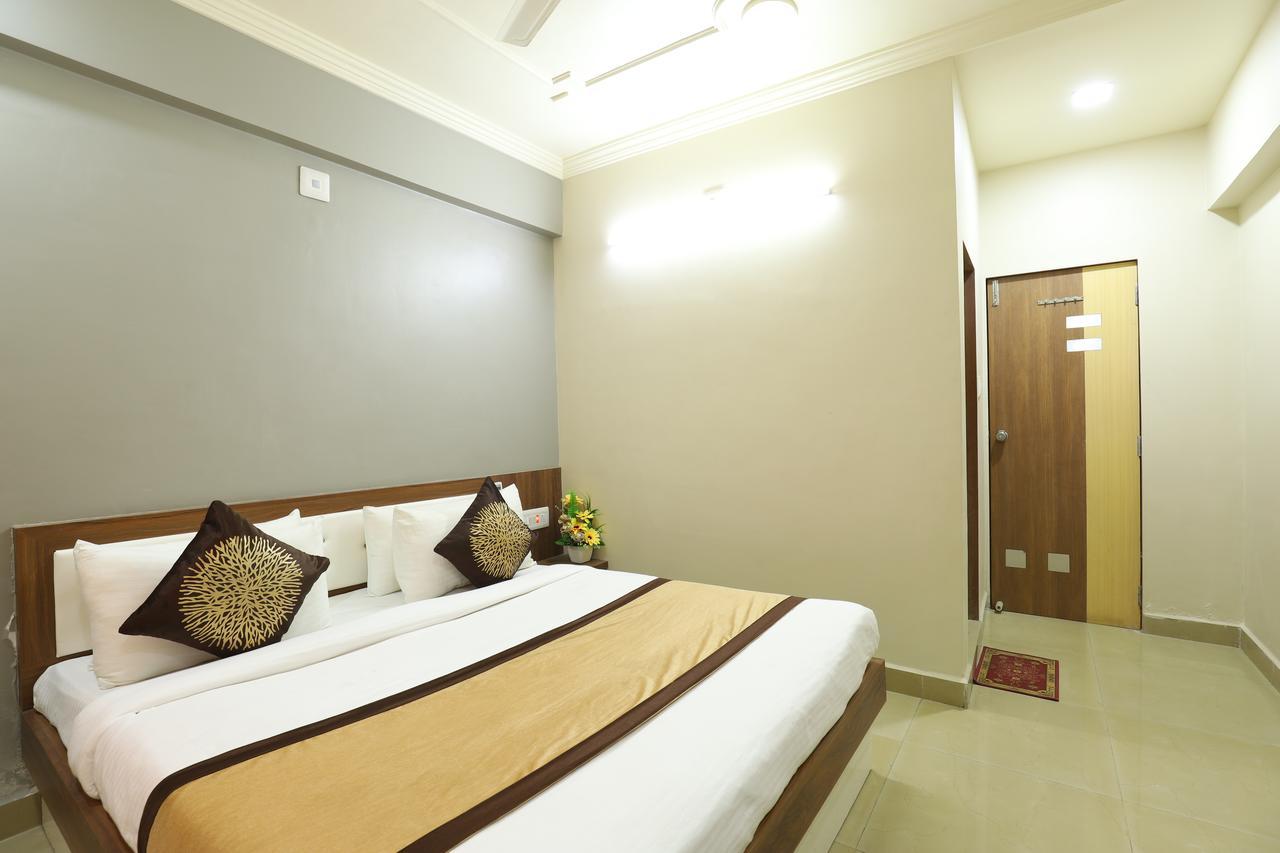 Hotel Loyal Residency Джамнагар Экстерьер фото