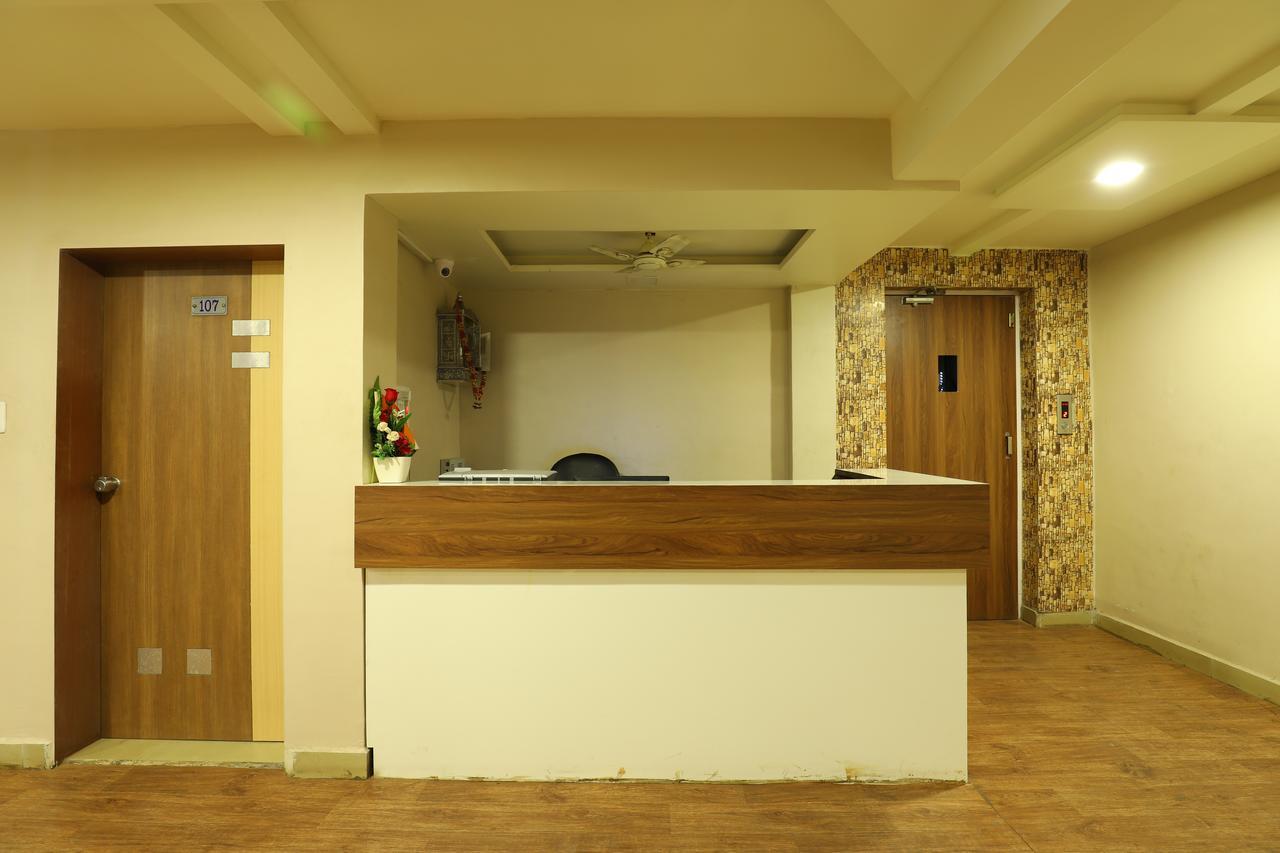 Hotel Loyal Residency Джамнагар Экстерьер фото