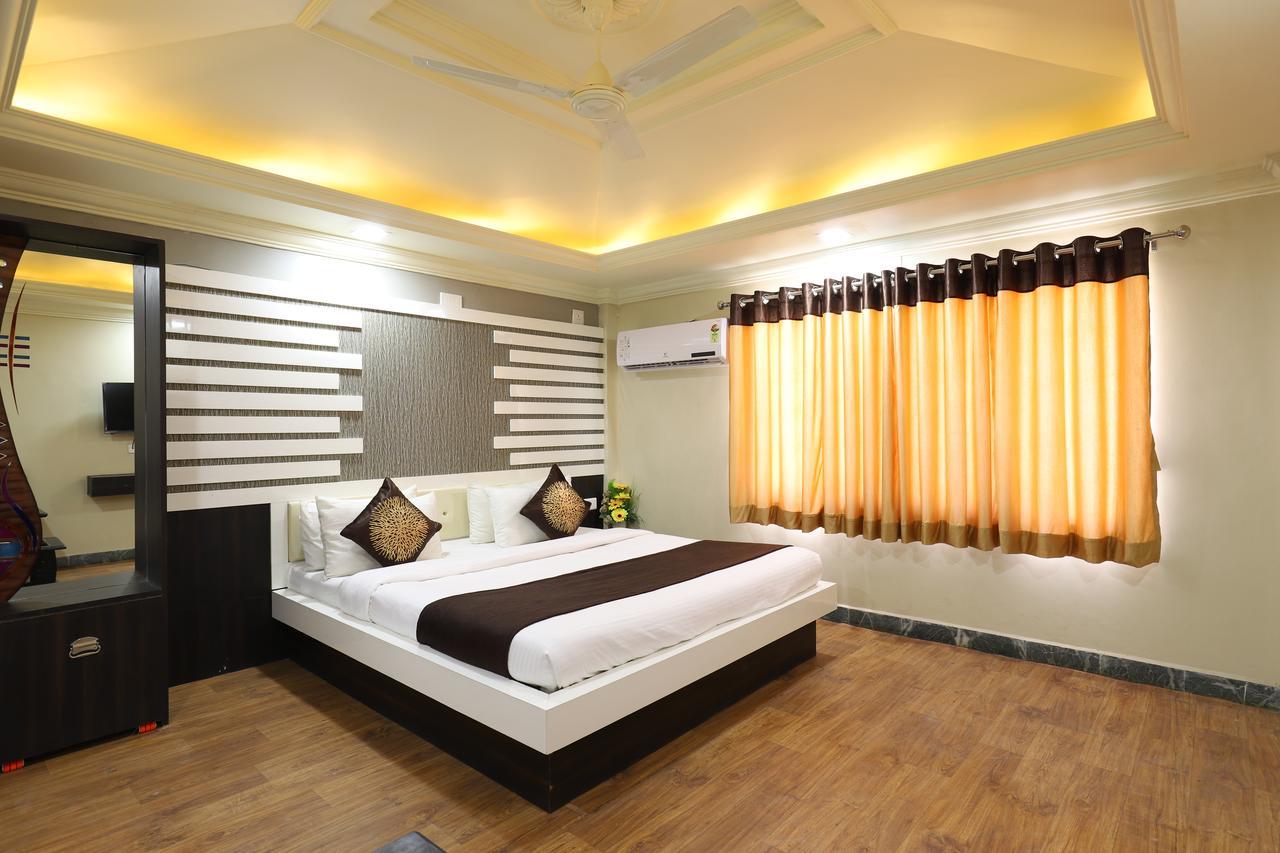 Hotel Loyal Residency Джамнагар Экстерьер фото