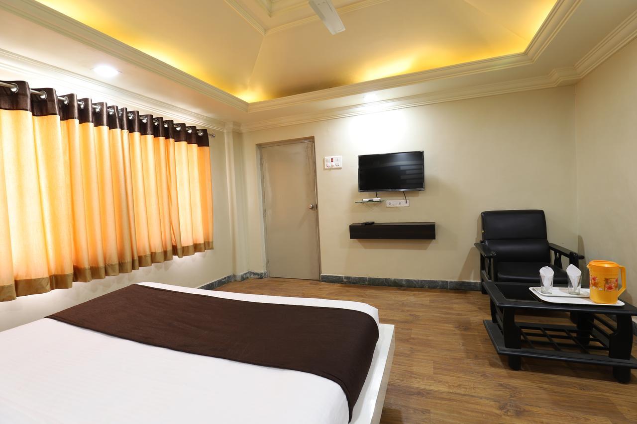 Hotel Loyal Residency Джамнагар Экстерьер фото