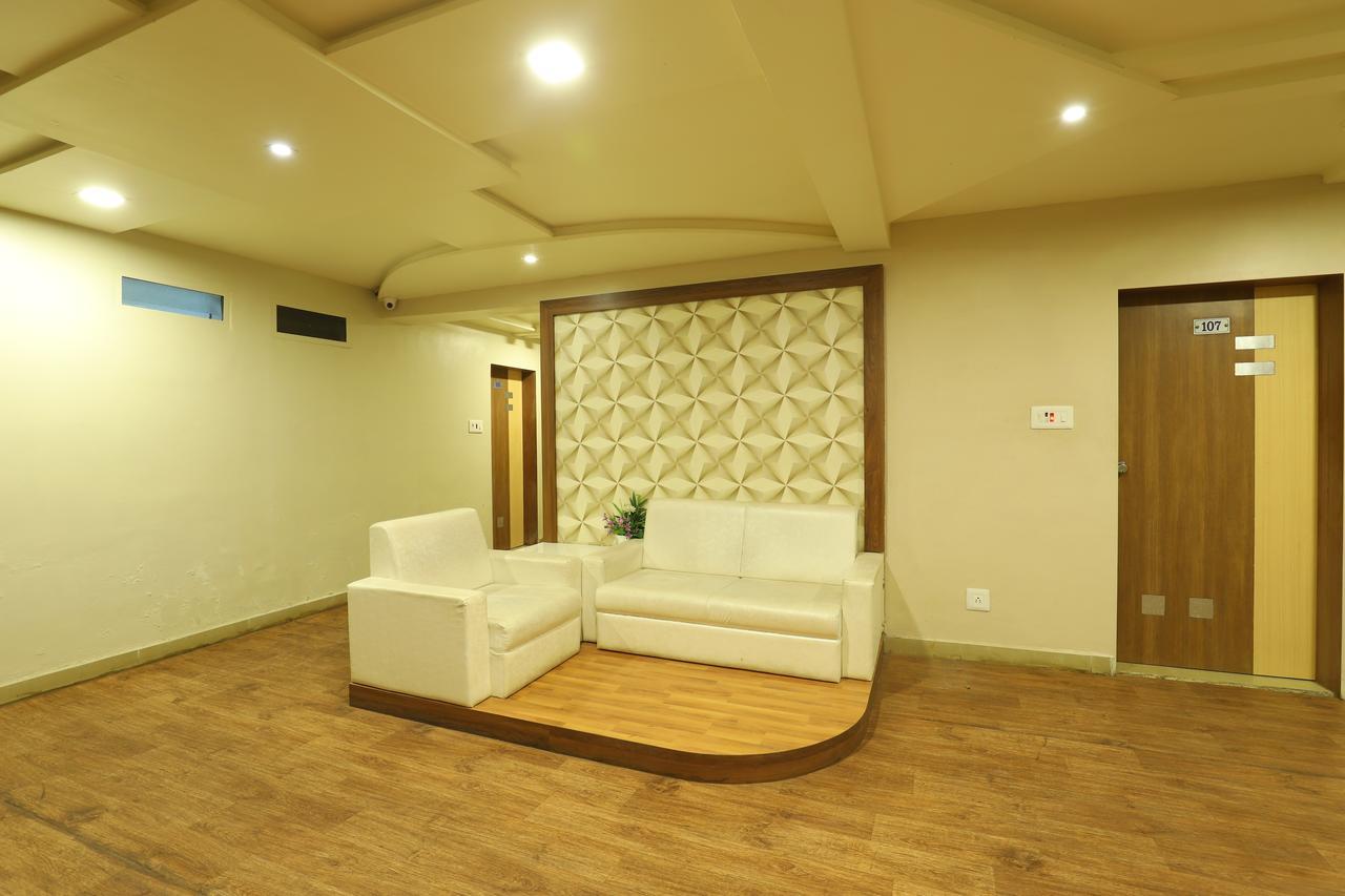 Hotel Loyal Residency Джамнагар Экстерьер фото
