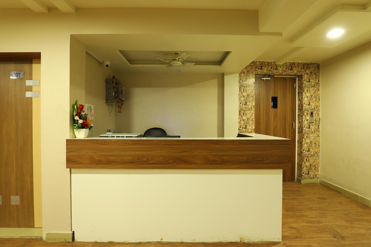 Hotel Loyal Residency Джамнагар Экстерьер фото
