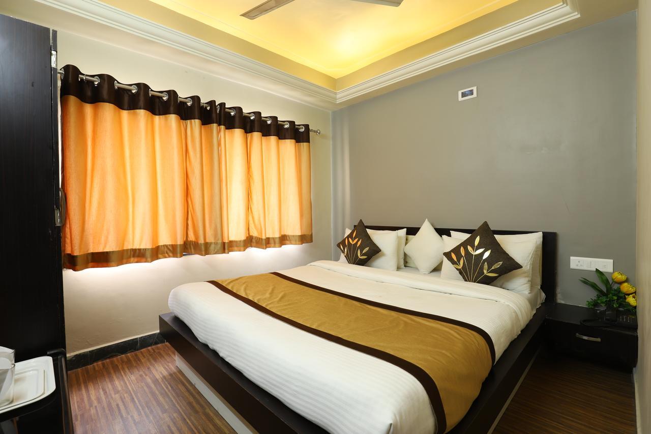 Hotel Loyal Residency Джамнагар Экстерьер фото