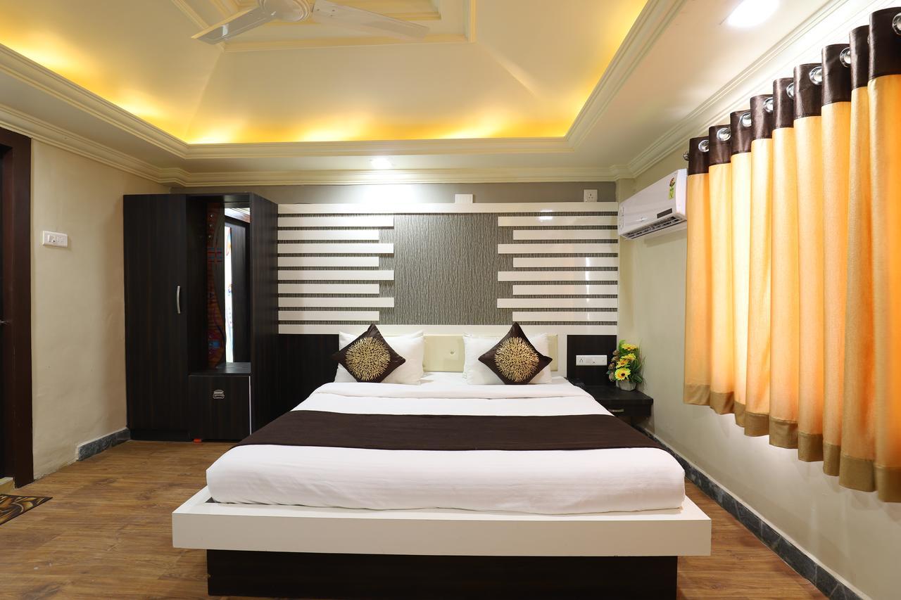 Hotel Loyal Residency Джамнагар Экстерьер фото