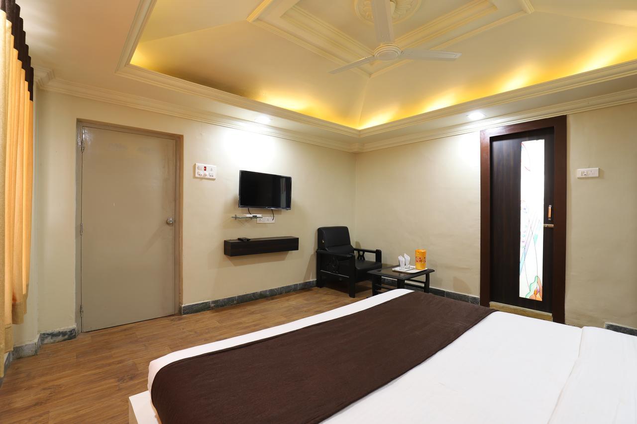 Hotel Loyal Residency Джамнагар Экстерьер фото