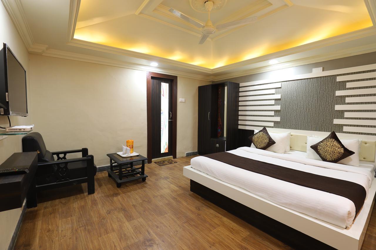 Hotel Loyal Residency Джамнагар Экстерьер фото