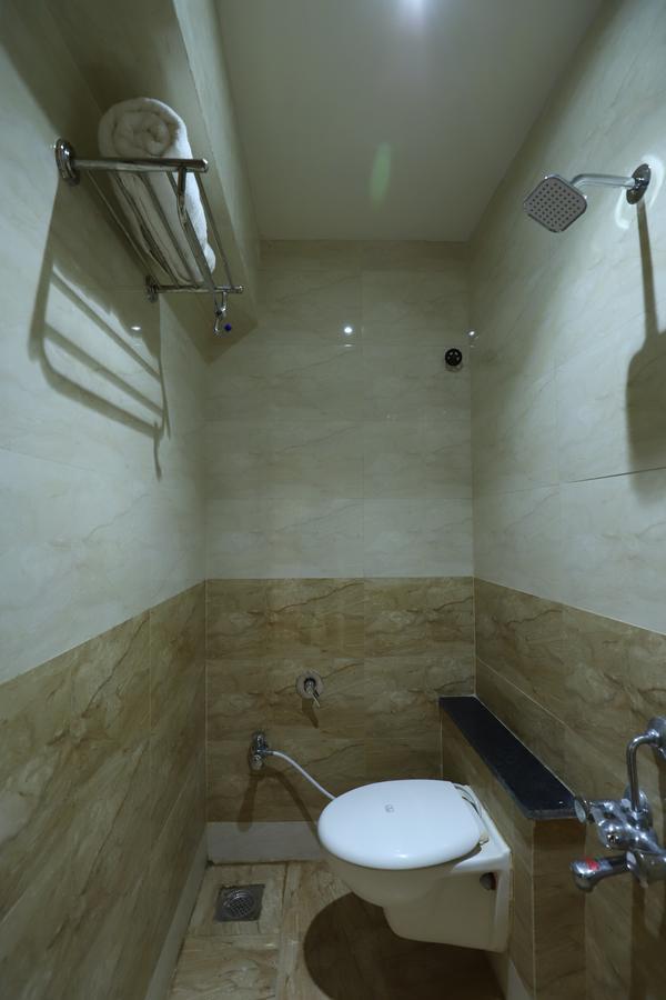 Hotel Loyal Residency Джамнагар Экстерьер фото