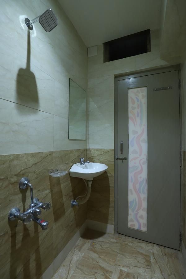Hotel Loyal Residency Джамнагар Экстерьер фото