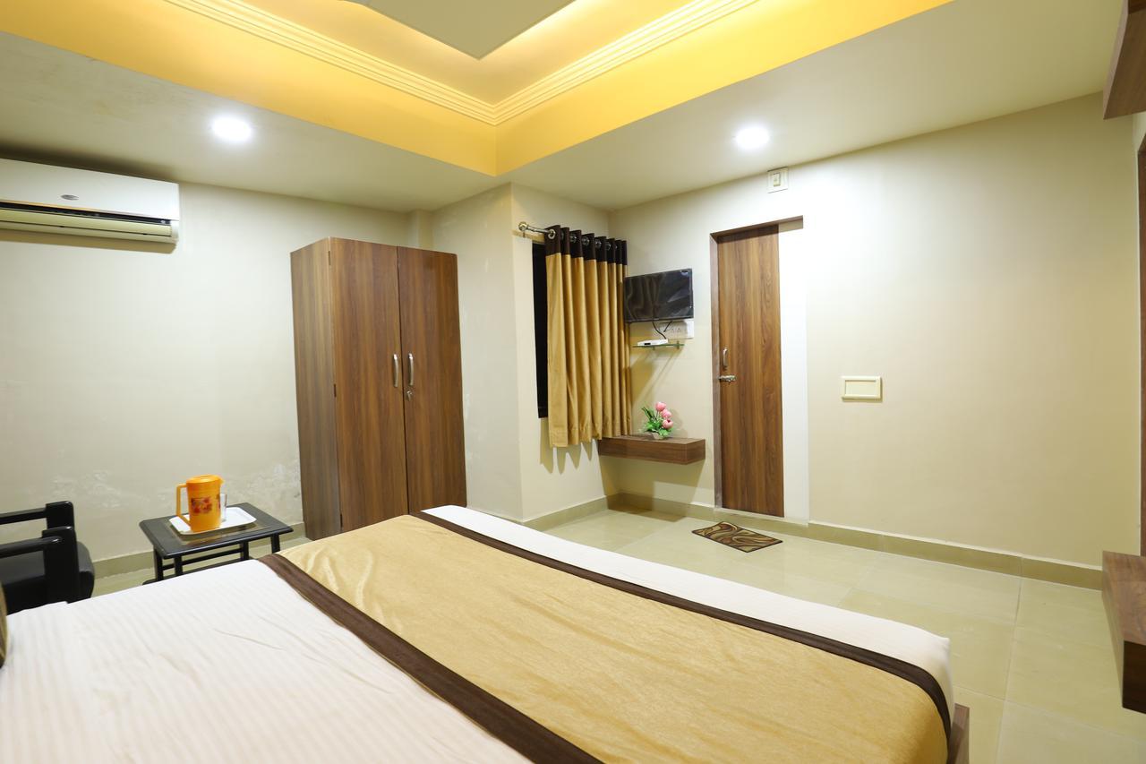 Hotel Loyal Residency Джамнагар Экстерьер фото