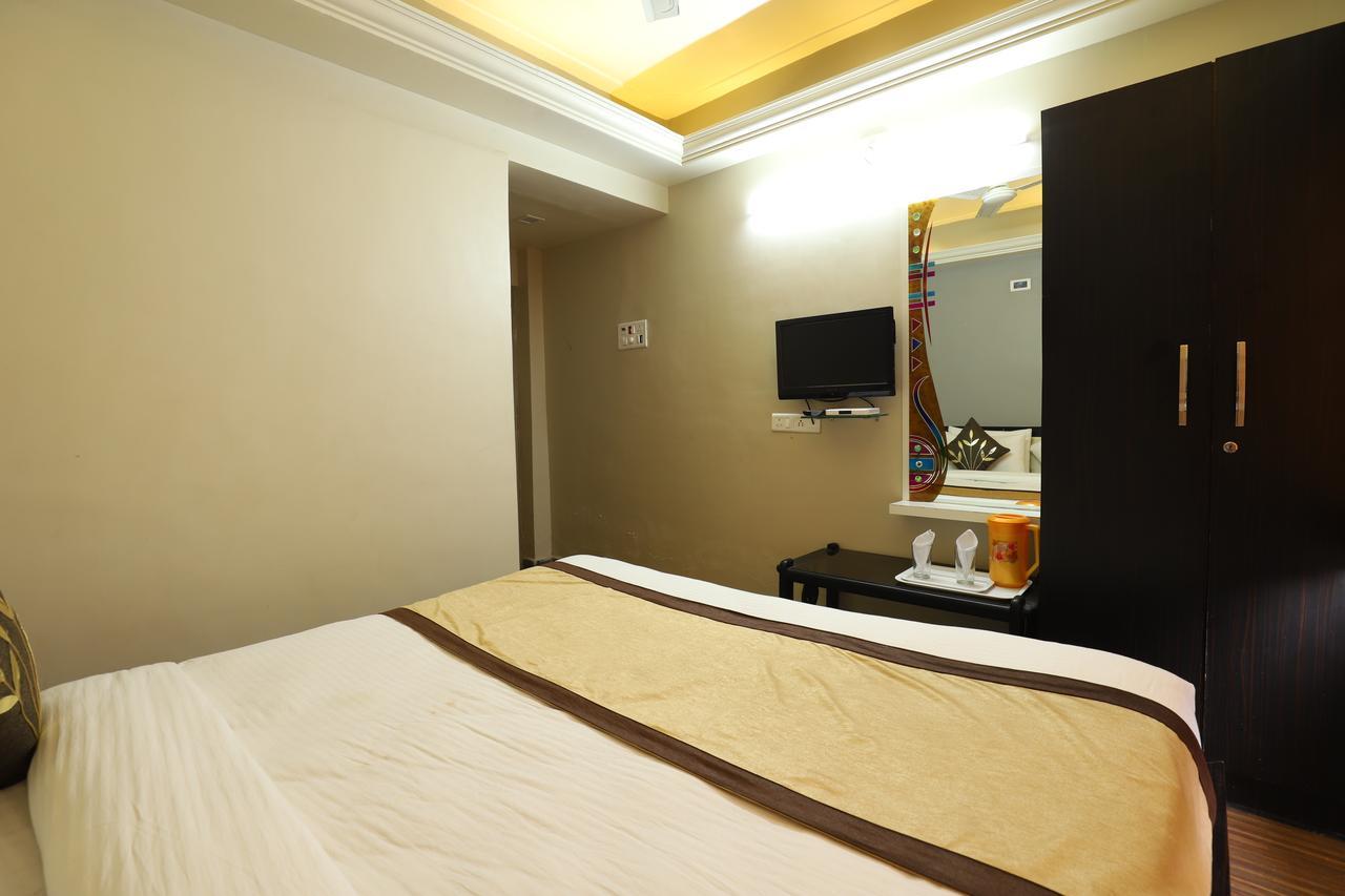 Hotel Loyal Residency Джамнагар Экстерьер фото