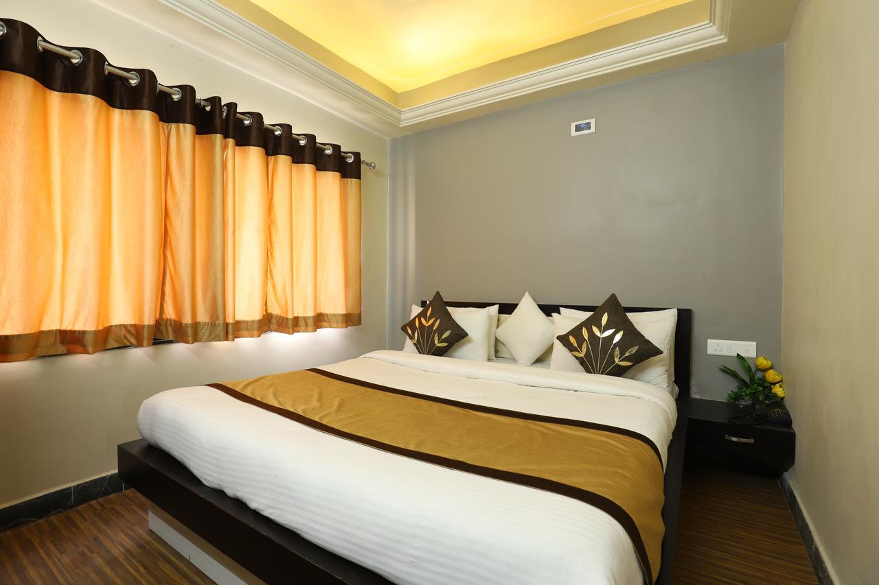 Hotel Loyal Residency Джамнагар Экстерьер фото