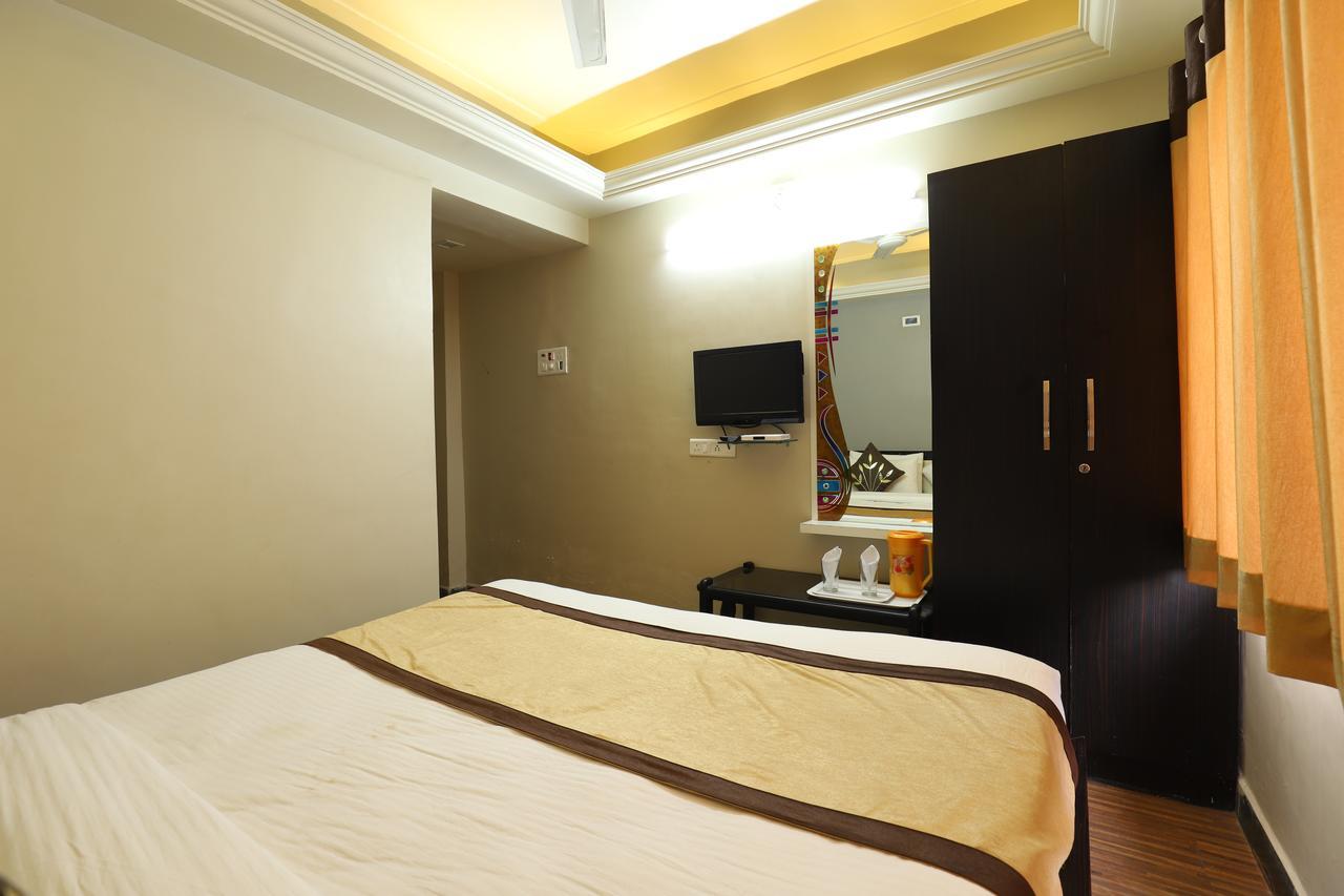 Hotel Loyal Residency Джамнагар Экстерьер фото