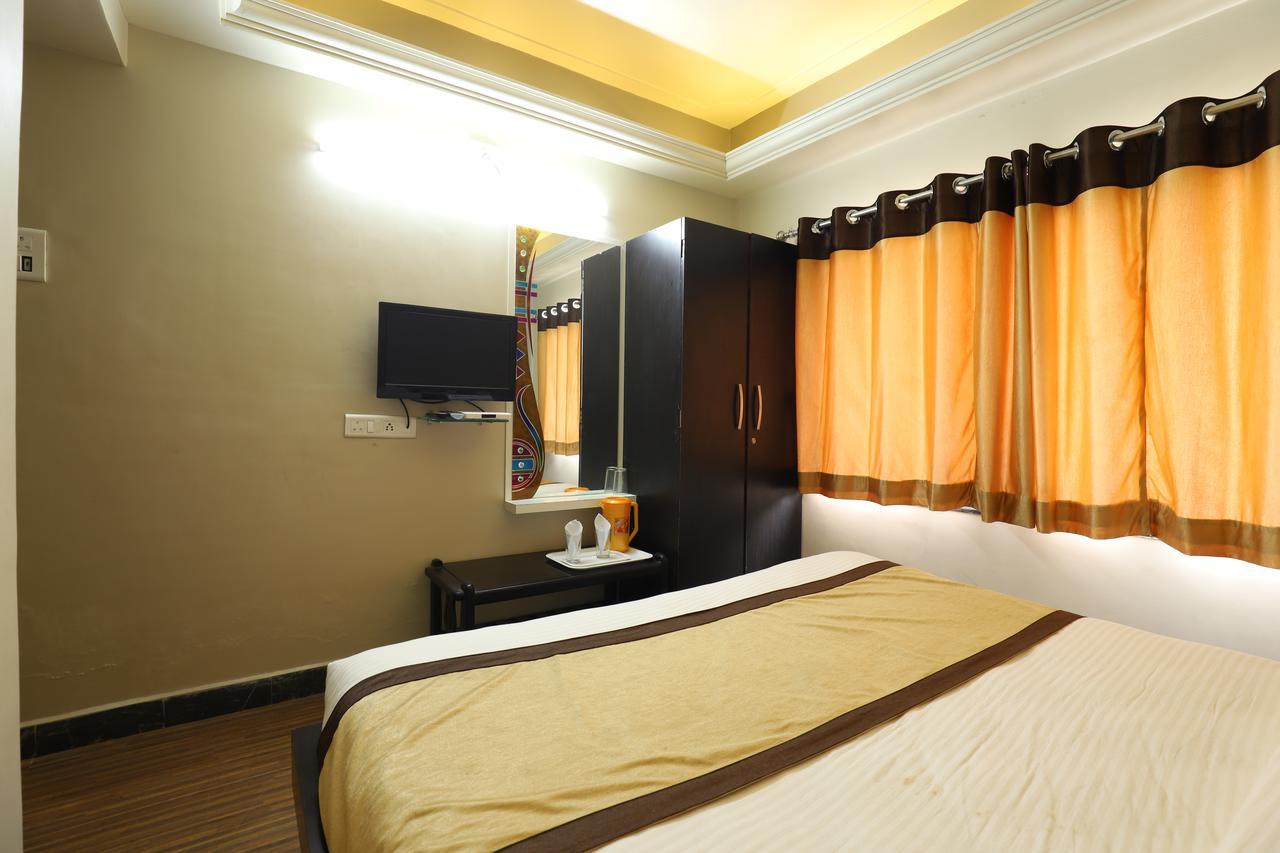 Hotel Loyal Residency Джамнагар Экстерьер фото