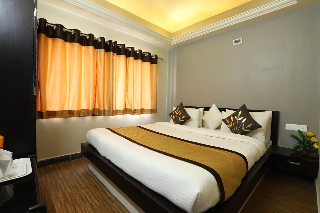 Hotel Loyal Residency Джамнагар Экстерьер фото
